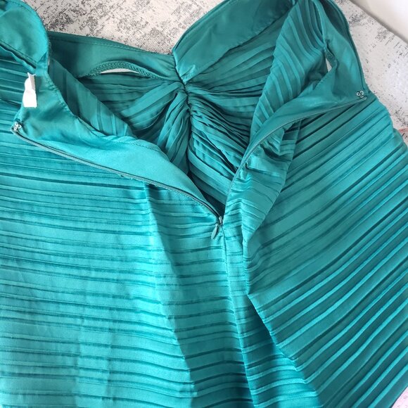 LUXXEL Deep Teal Emerald Green Ruffled Costume Piece w Halter Crop Top + Skirt - Picture 16 of 16